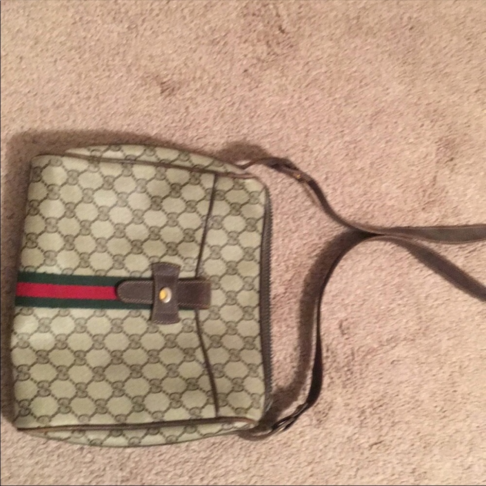 Authentic Gucci shoulder bag.